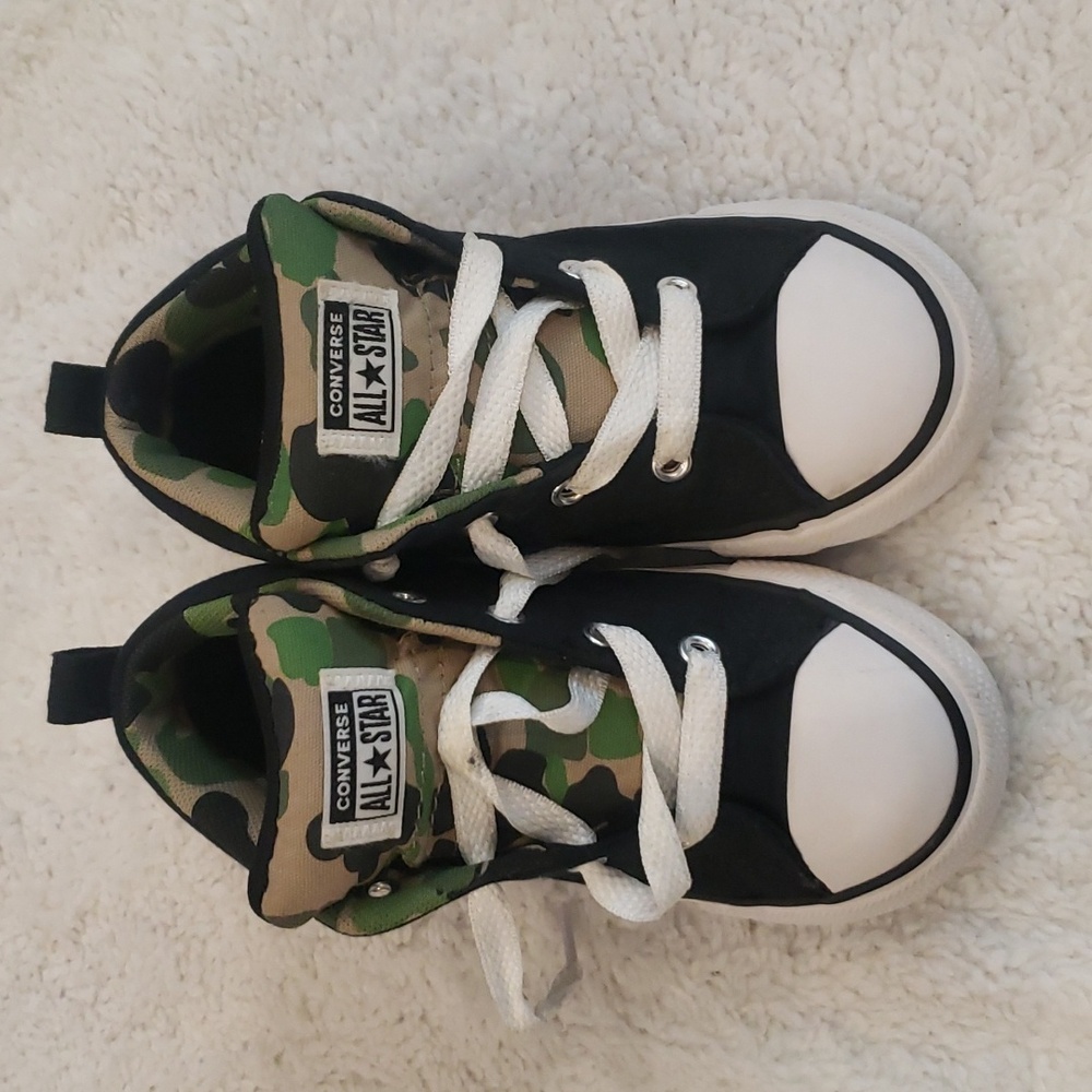 Toddler converse shoes. Size 9